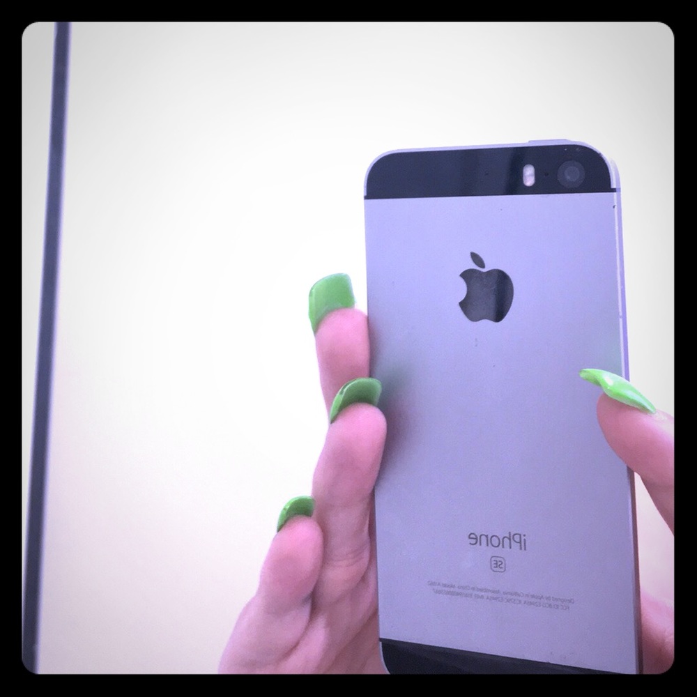 I phone 5se unlocked 64 gb